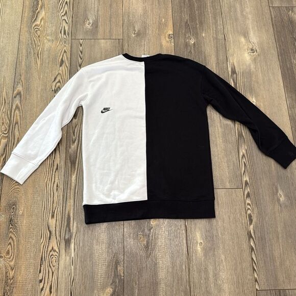 Nike Black and White Crewneck Sweater - Picture 5 of 5